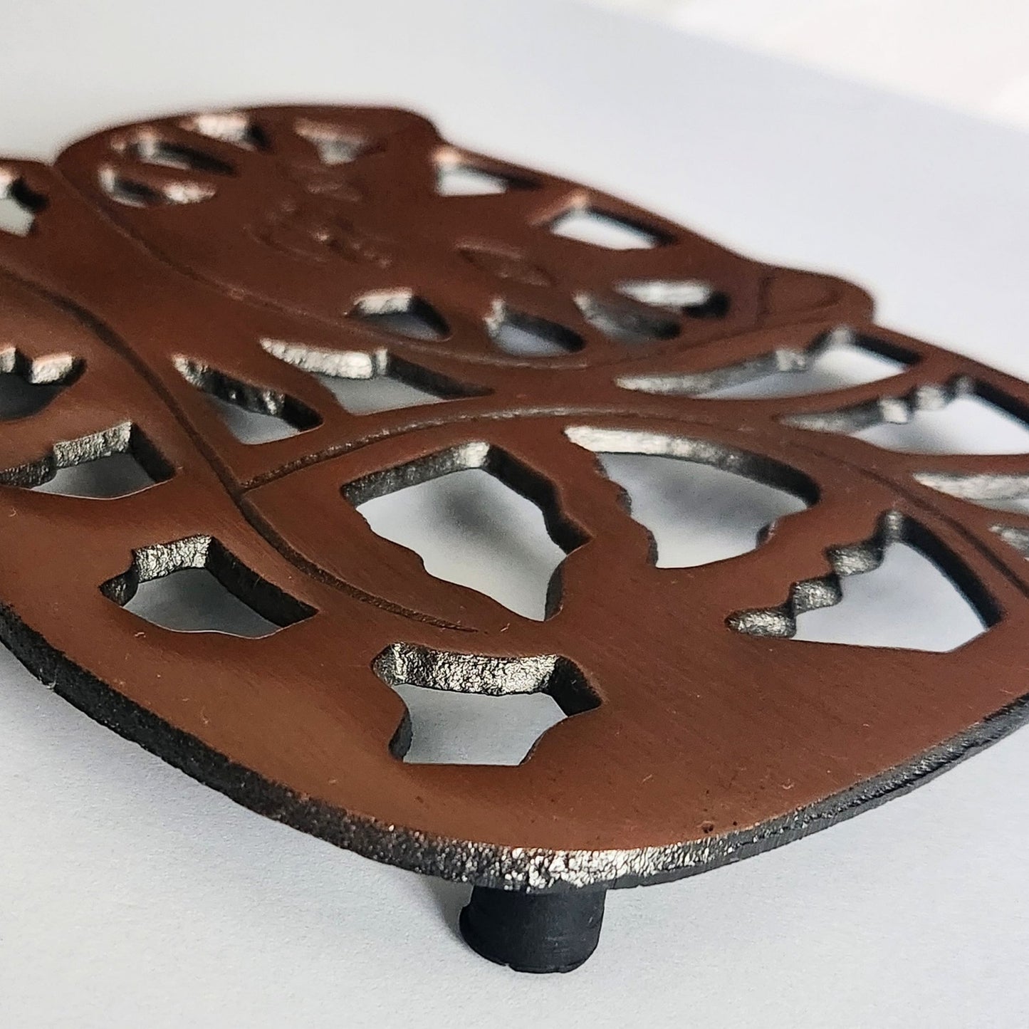 Old Dutch International Vintage 1995 Cast Iron Copper Coated Footed Cat Trivet
