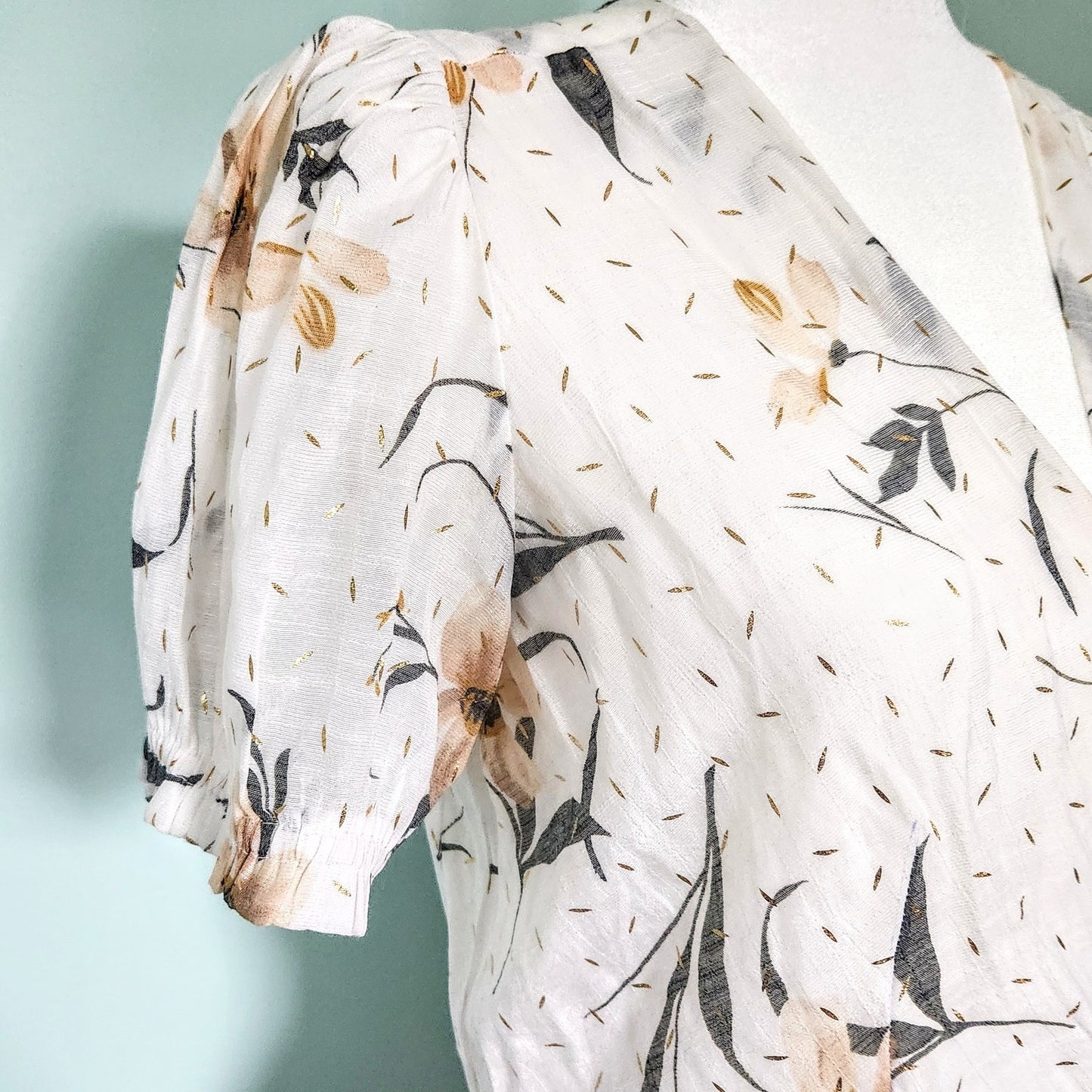 Harvé Benard White & Blush Floral Gold Metallic Short Sleeve Wrap Blouse Sz LP