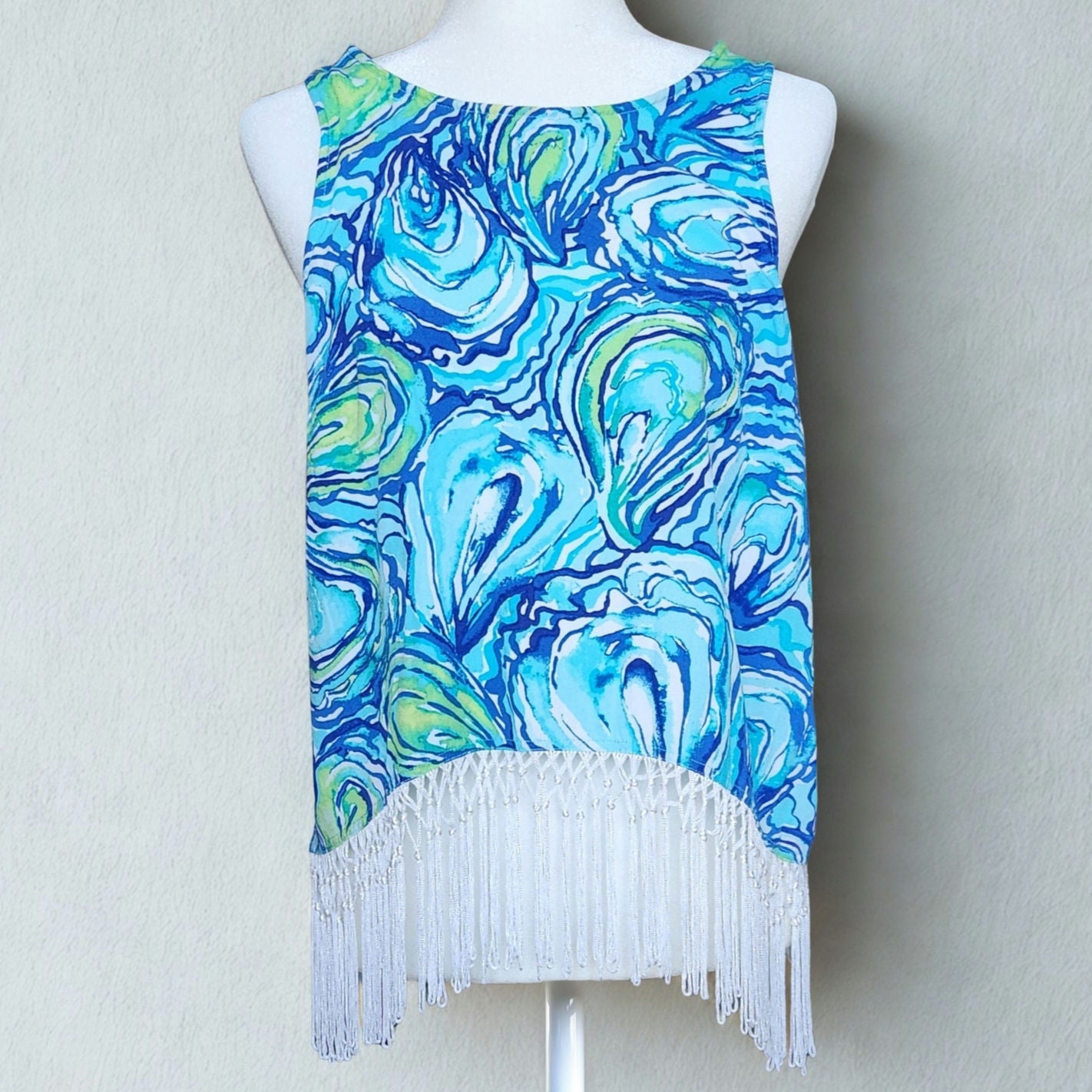Lilly Pulitzer Women's Sonya Top β Sparkling Blue "Oh Shucks" Oyster Print Fringe Hem Size 8