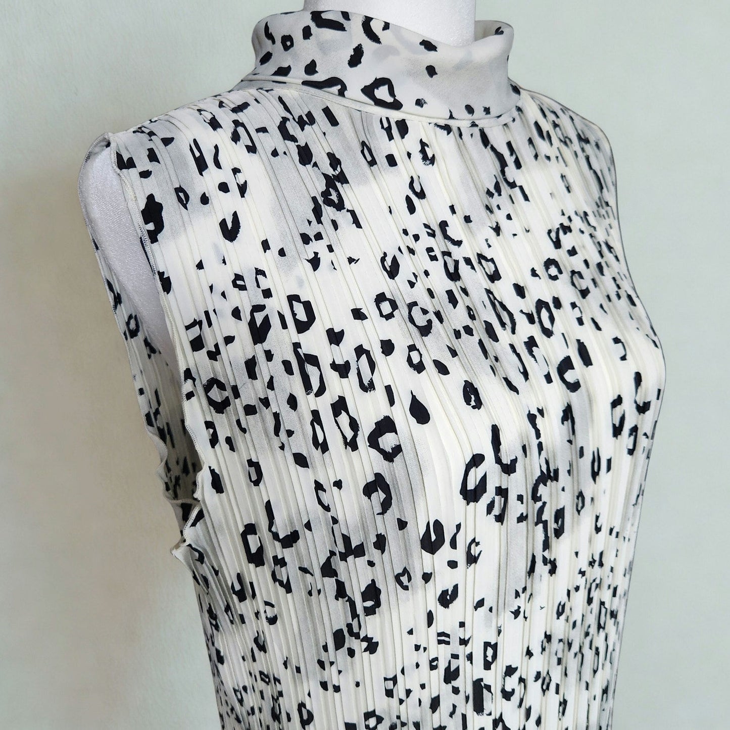 Vintage 80s Fairfax County Leopard Print Blouse | Sleeveless Pleated Ivory Black Top | Women's Small