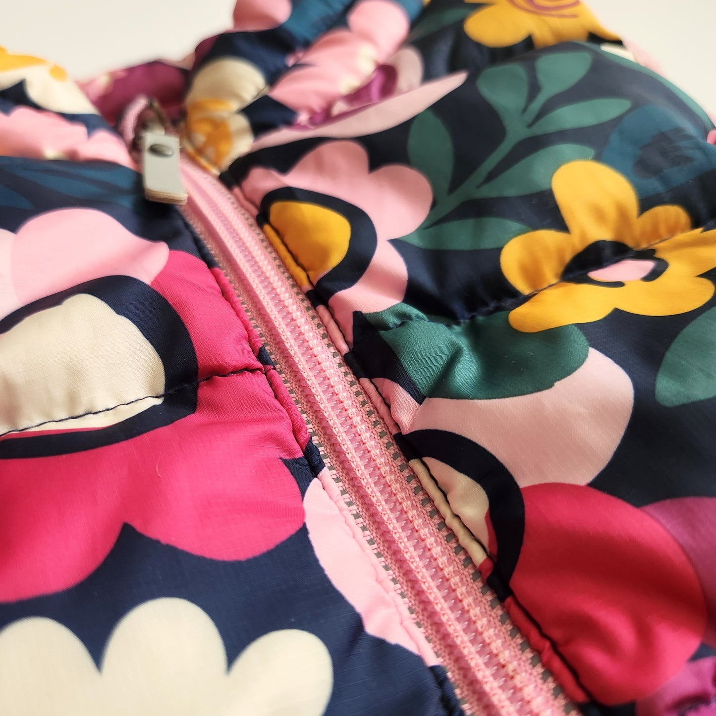 Hanna Andersson Superlight Down Vest Navy Multi Floral Size 5 | 110 cm