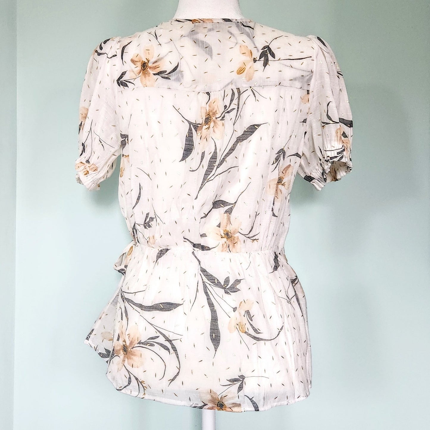 Harvé Benard White & Blush Floral Gold Metallic Short Sleeve Wrap Blouse Sz LP
