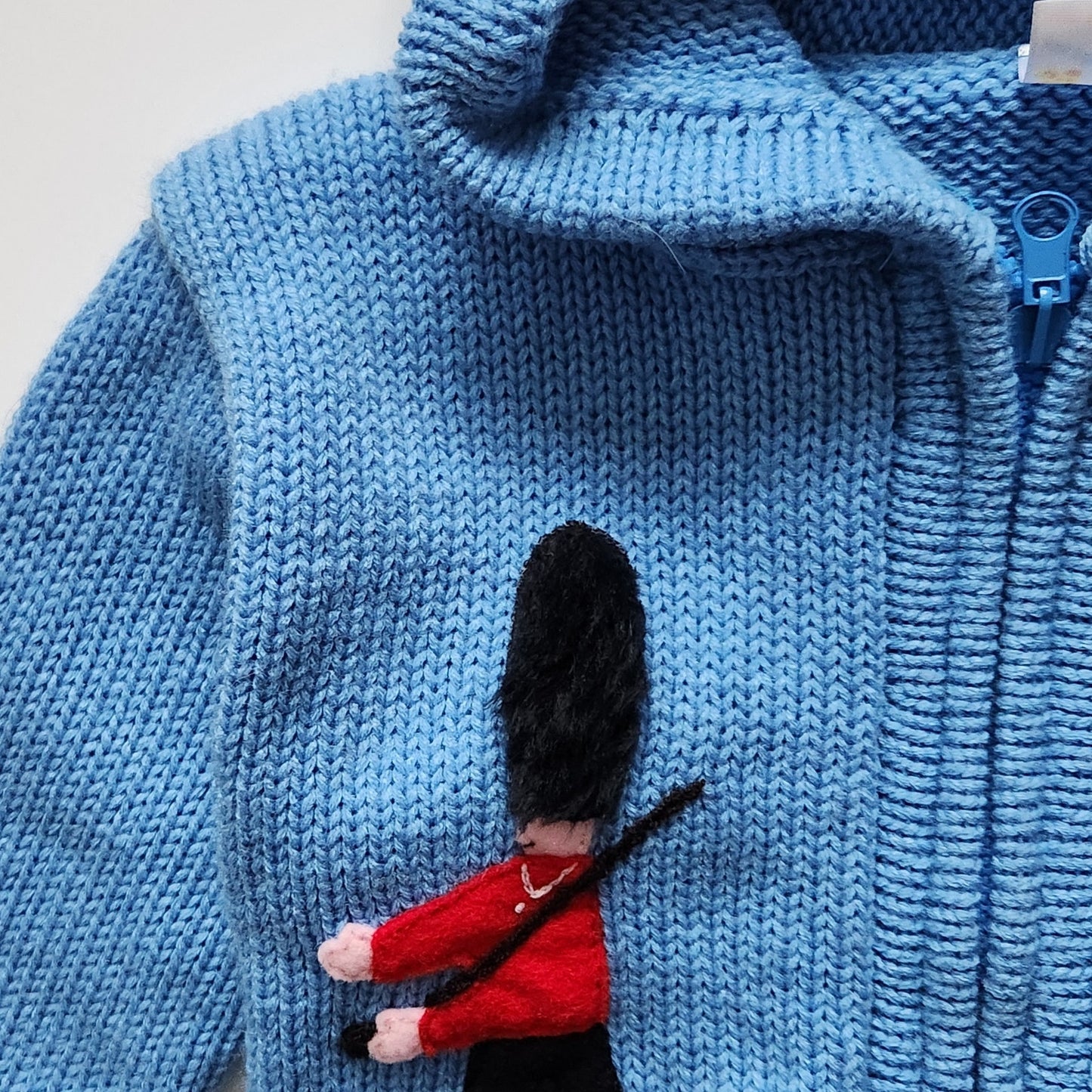 United Ideas London Hooded Jumper Sweater Cardigan w/ Guardsman Appliques Sz 4