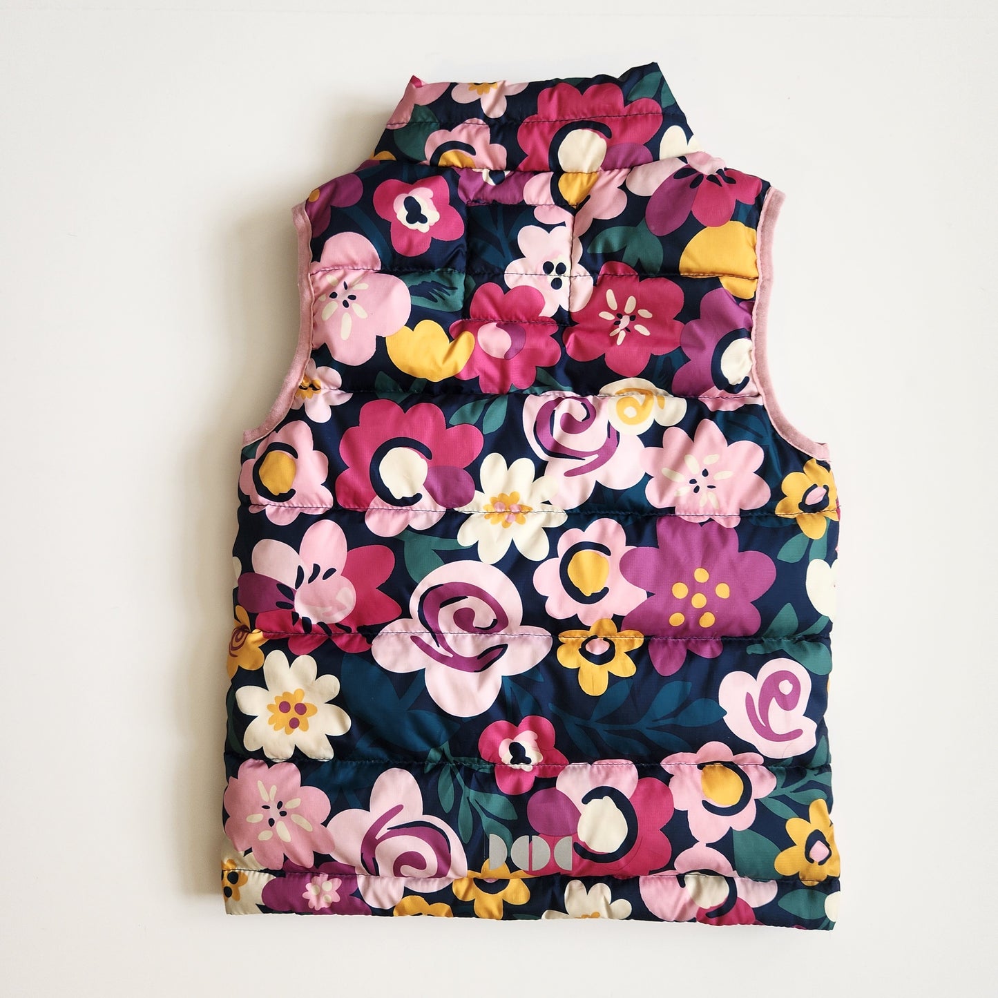 Hanna Andersson 	Superlight Down Vest Navy Multi Floral Size 5 | 110 cm