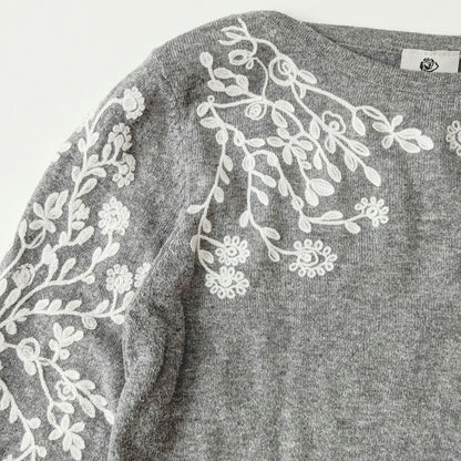 Rain + Rose Embroidered Gray Sweater – White Floral Detail – Angora Blend | Women's Size M