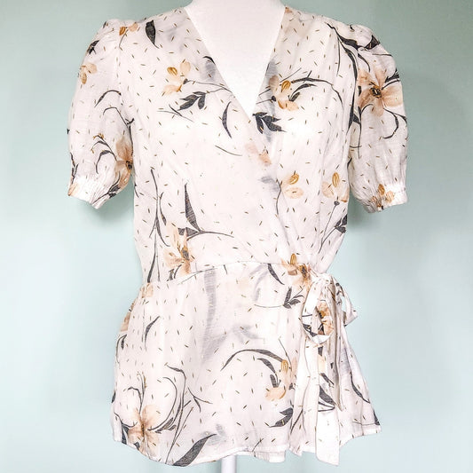 Harvé Benard White & Blush Floral Gold Metallic Short Sleeve Wrap Blouse Sz LP